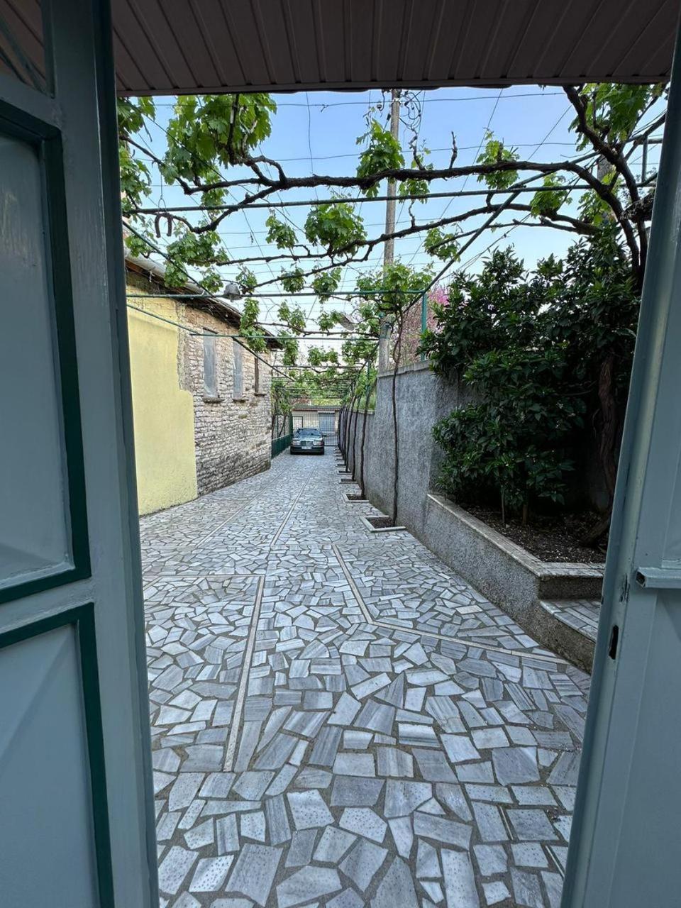 Geri Guesthouse Gjirokastër Eksteriør billede